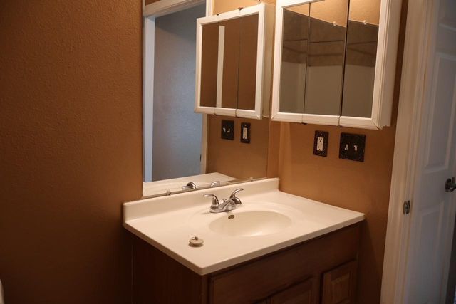 6717 Hawthorne Road, Hitchcock, TX 77563