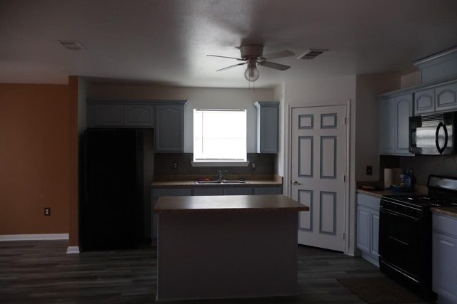 6717 Hawthorne Road, Hitchcock, TX 77563