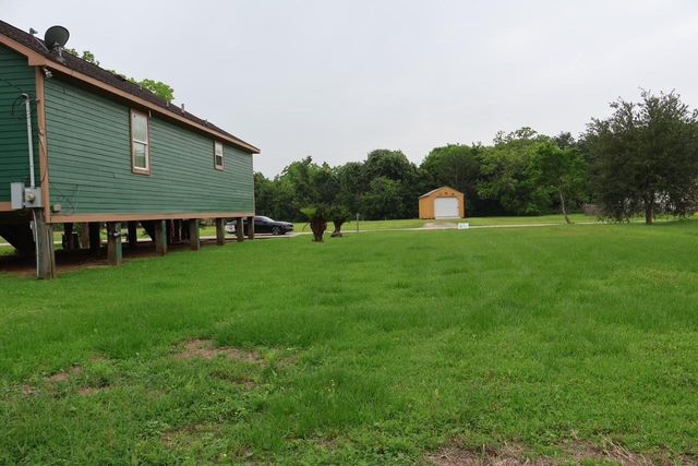 6717 Hawthorne Road, Hitchcock, TX 77563