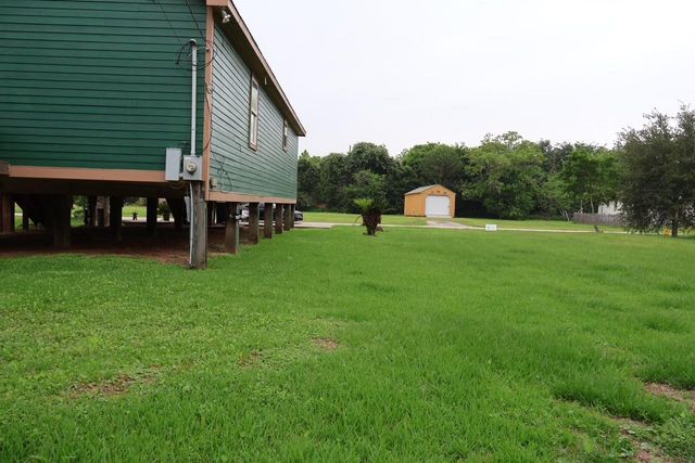 6717 Hawthorne Road, Hitchcock, TX 77563
