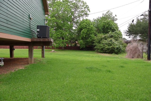 6717 Hawthorne Road, Hitchcock, TX 77563