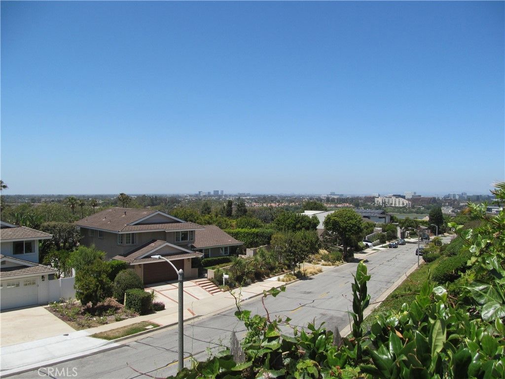 Image 12 of property listing at 2801 Carob, Newport Beach, CA 92660