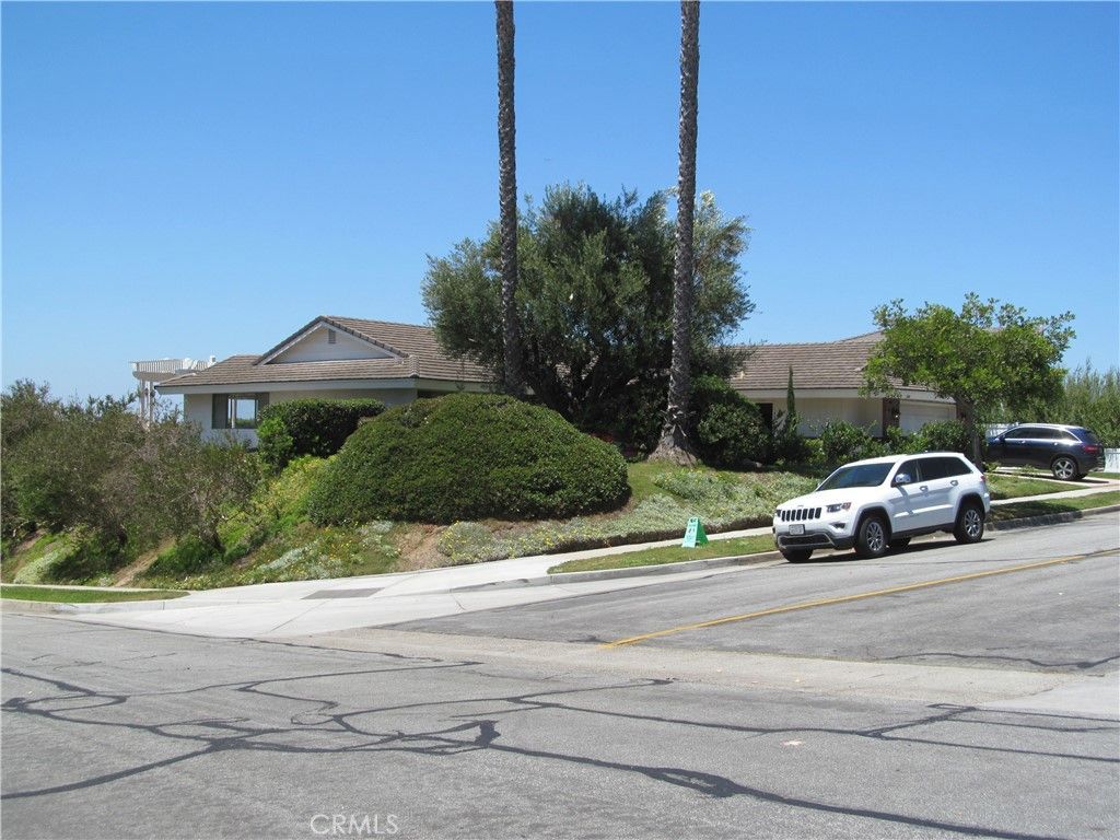 Image 13 of property listing at 2801 Carob, Newport Beach, CA 92660