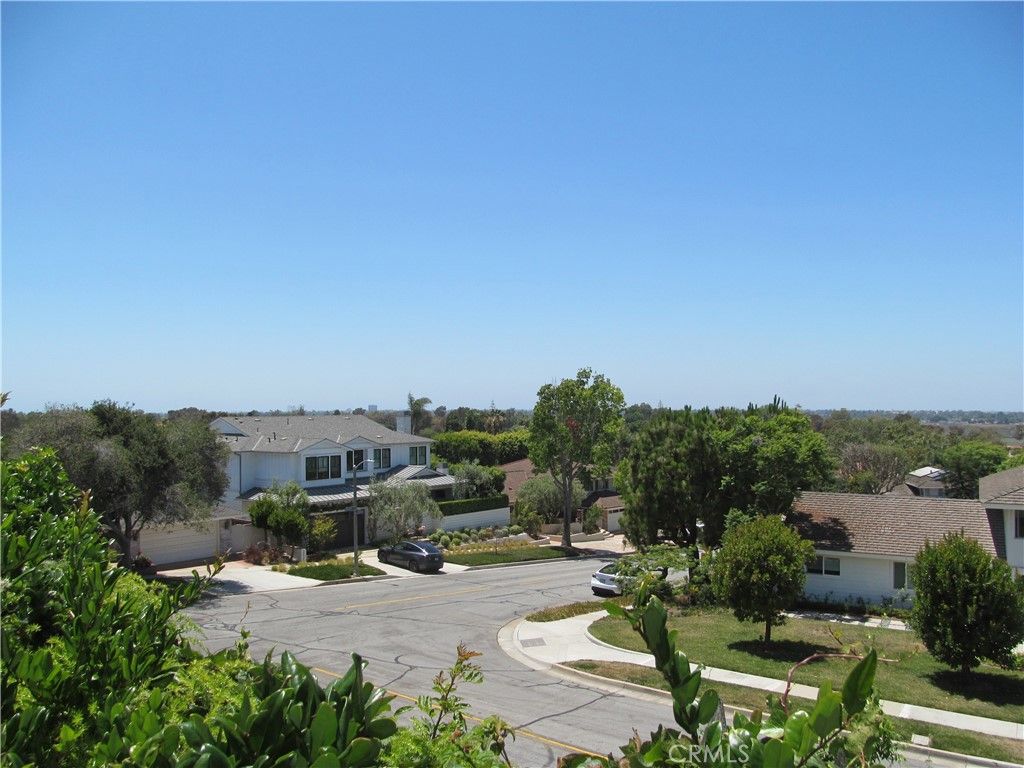 Image 2 of property listing at 2801 Carob, Newport Beach, CA 92660