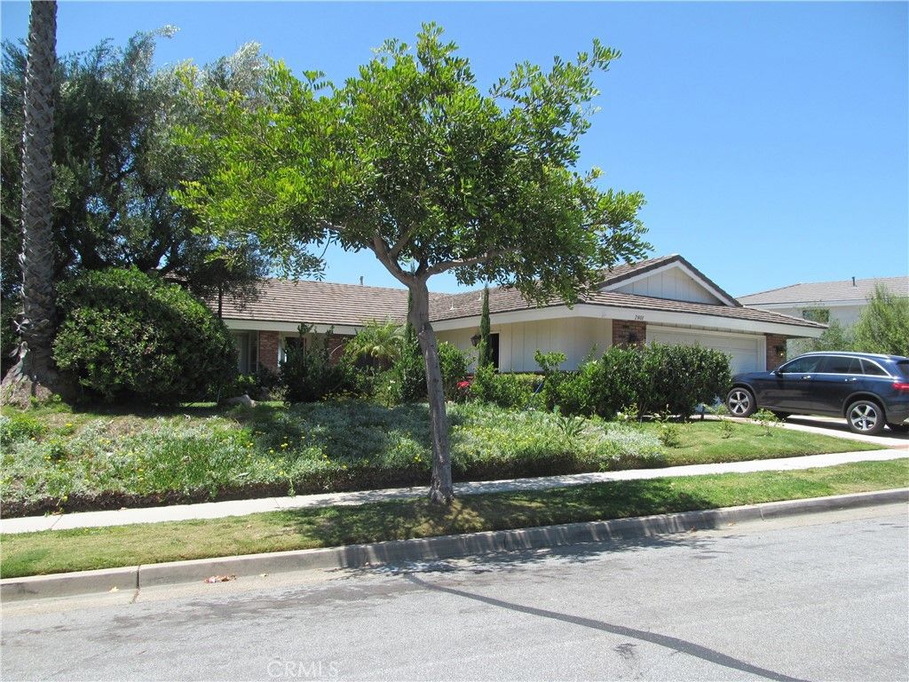 Image 3 of property listing at 2801 Carob, Newport Beach, CA 92660