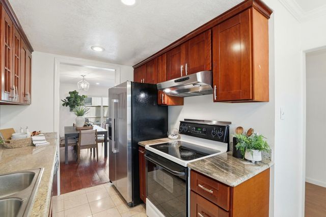 3027 Kaiser Drive D, Santa Clara, CA 95051