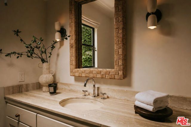 588 Dryad Road, Santa Monica, CA 90402