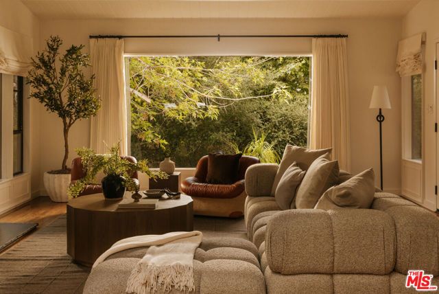 588 Dryad Road, Santa Monica, CA 90402