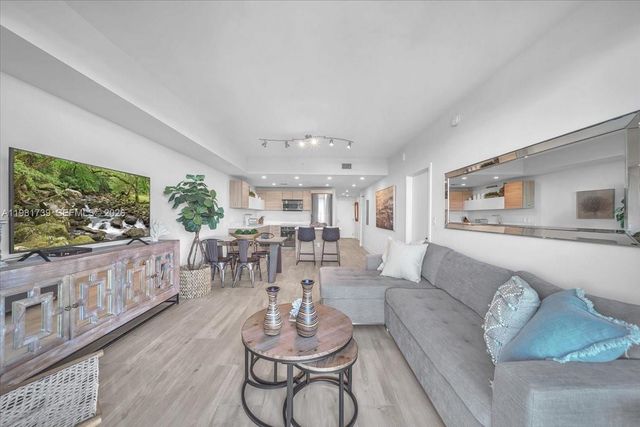 16385 Biscayne Blvd 1104, North Miami Beach, FL 33160