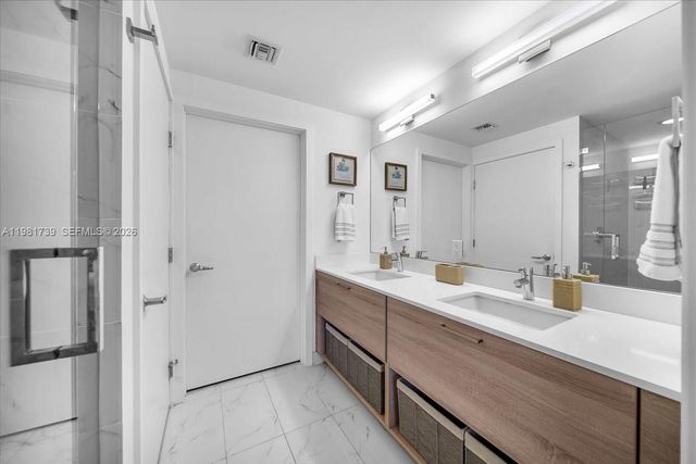 16385 Biscayne Blvd 1104, North Miami Beach, FL 33160