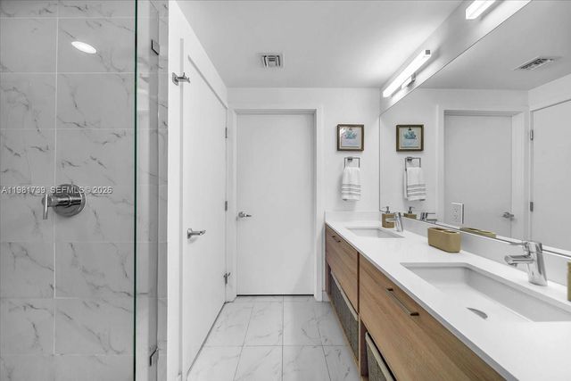 16385 Biscayne Blvd 1104, North Miami Beach, FL 33160