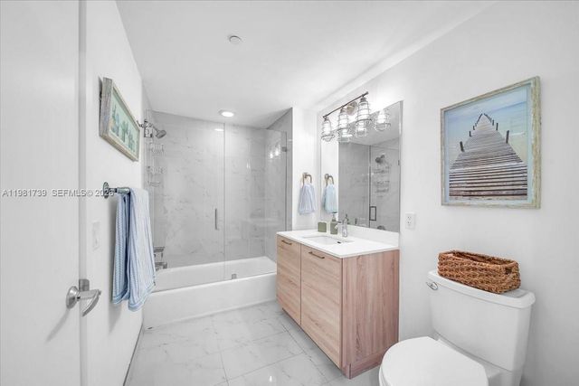 16385 Biscayne Blvd 1104, North Miami Beach, FL 33160