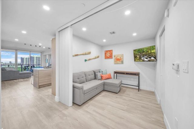 16385 Biscayne Blvd 1104, North Miami Beach, FL 33160