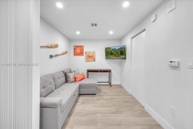 16385 Biscayne Blvd 1104, North Miami Beach, FL 33160