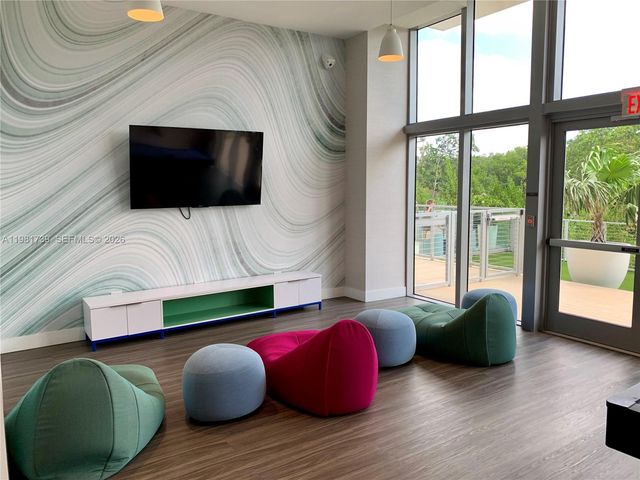 16385 Biscayne Blvd 1104, North Miami Beach, FL 33160