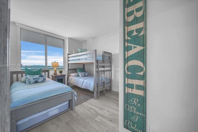 16385 Biscayne Blvd 1104, North Miami Beach, FL 33160