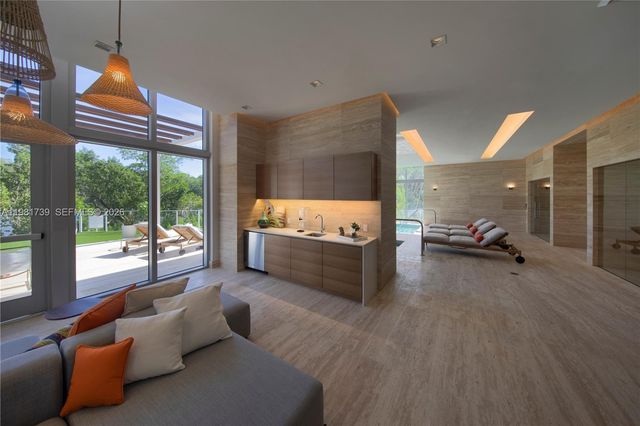 16385 Biscayne Blvd 1104, North Miami Beach, FL 33160