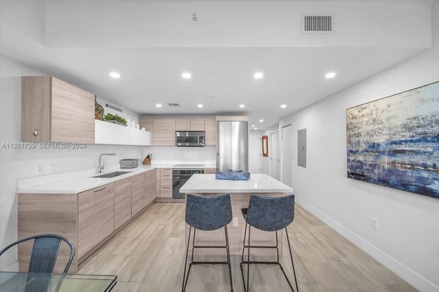 16385 Biscayne Blvd 1104, North Miami Beach, FL 33160