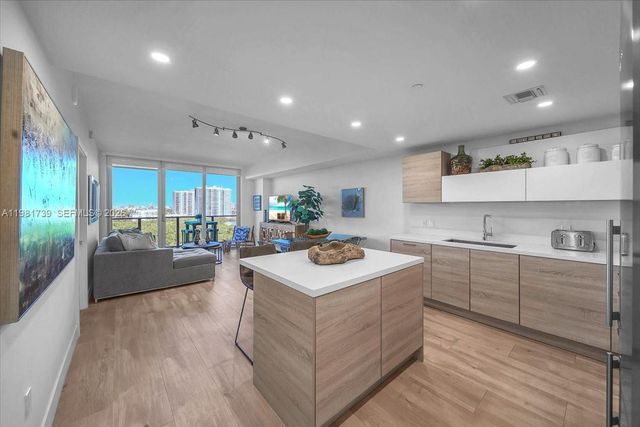 16385 Biscayne Blvd 1104, North Miami Beach, FL 33160