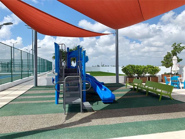 16385 Biscayne Blvd 1104, North Miami Beach, FL 33160