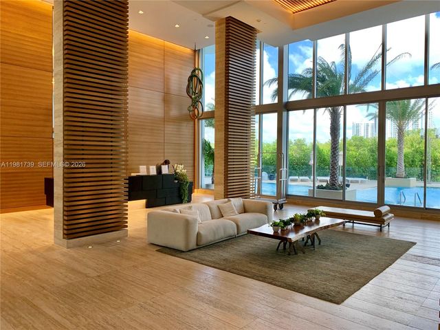 16385 Biscayne Blvd 1104, North Miami Beach, FL 33160