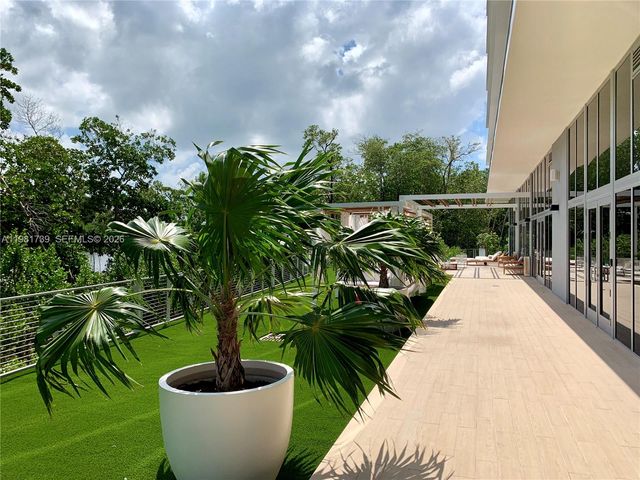 16385 Biscayne Blvd 1104, North Miami Beach, FL 33160