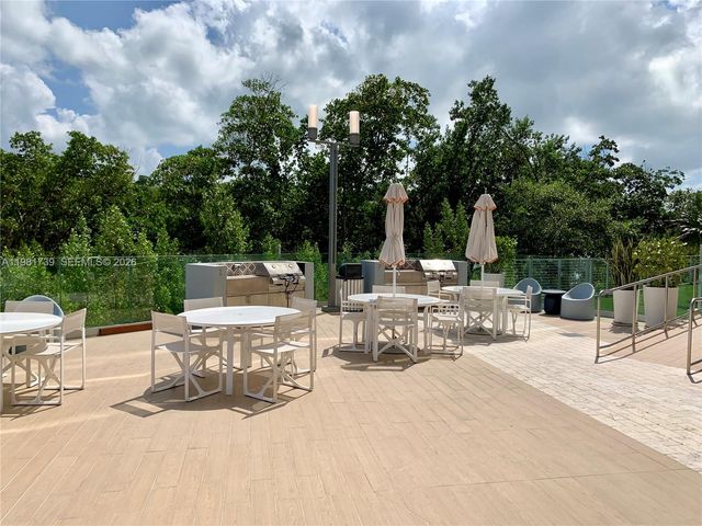 16385 Biscayne Blvd 1104, North Miami Beach, FL 33160