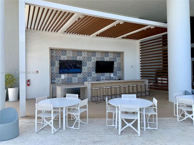 16385 Biscayne Blvd 1104, North Miami Beach, FL 33160