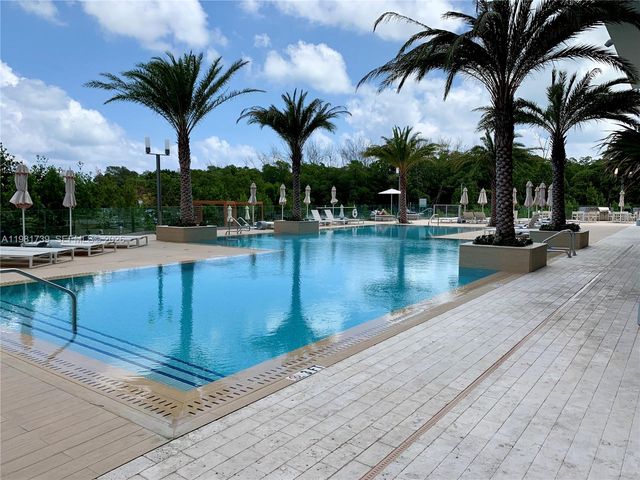 16385 Biscayne Blvd 1104, North Miami Beach, FL 33160