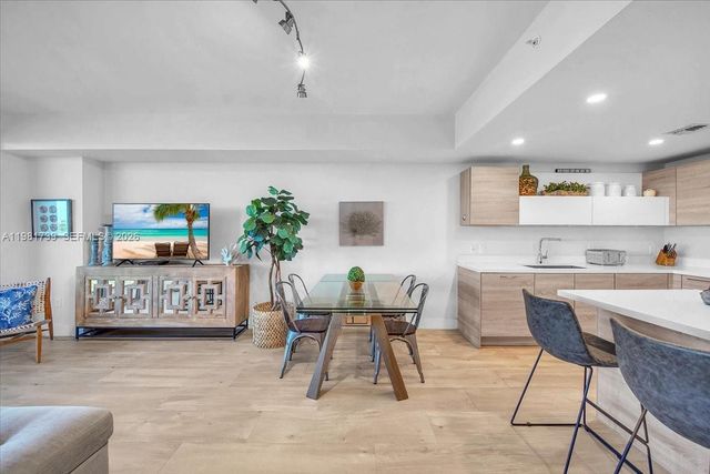 16385 Biscayne Blvd 1104, North Miami Beach, FL 33160