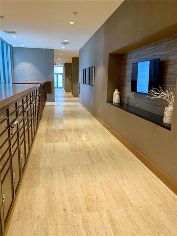 16385 Biscayne Blvd 1104, North Miami Beach, FL 33160