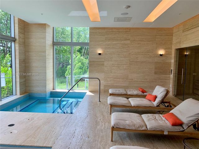 16385 Biscayne Blvd 1104, North Miami Beach, FL 33160