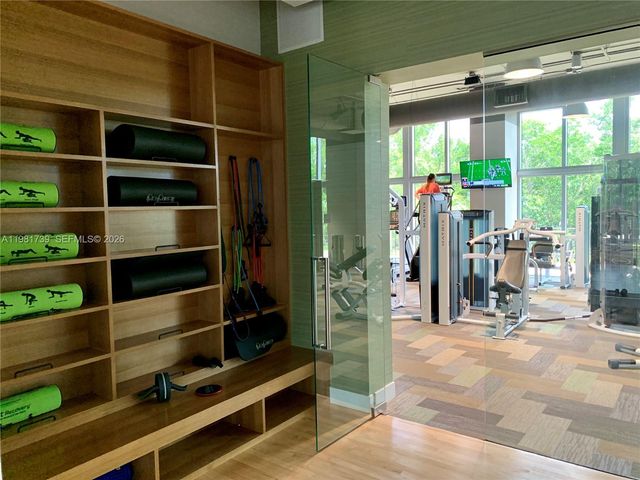 16385 Biscayne Blvd 1104, North Miami Beach, FL 33160