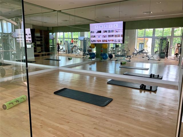 16385 Biscayne Blvd 1104, North Miami Beach, FL 33160