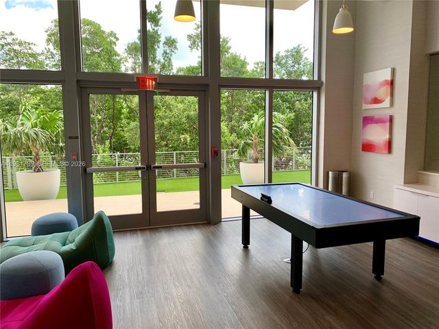 16385 Biscayne Blvd 1104, North Miami Beach, FL 33160