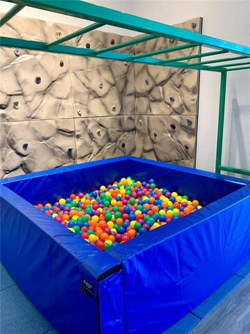 16385 Biscayne Blvd 1104, North Miami Beach, FL 33160