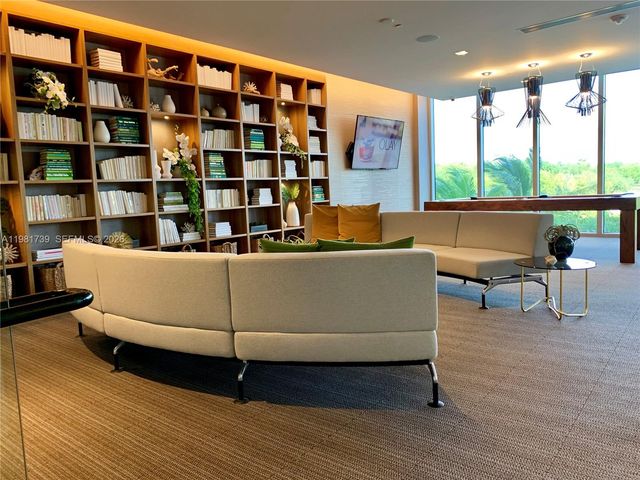 16385 Biscayne Blvd 1104, North Miami Beach, FL 33160