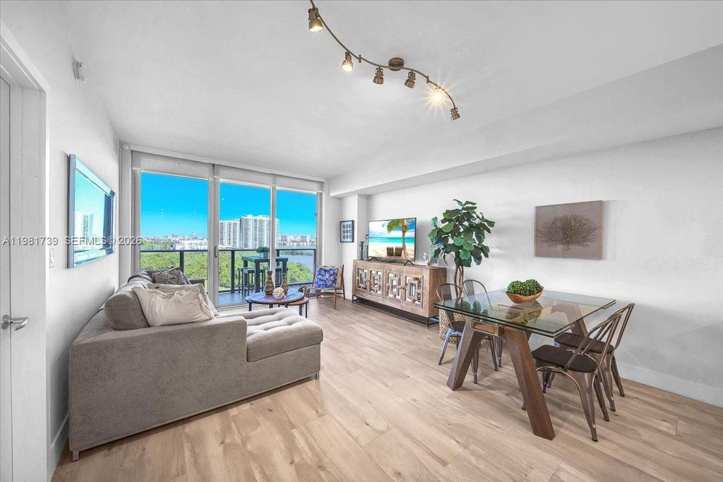 16385 Biscayne Blvd 1104, North Miami Beach, FL 33160