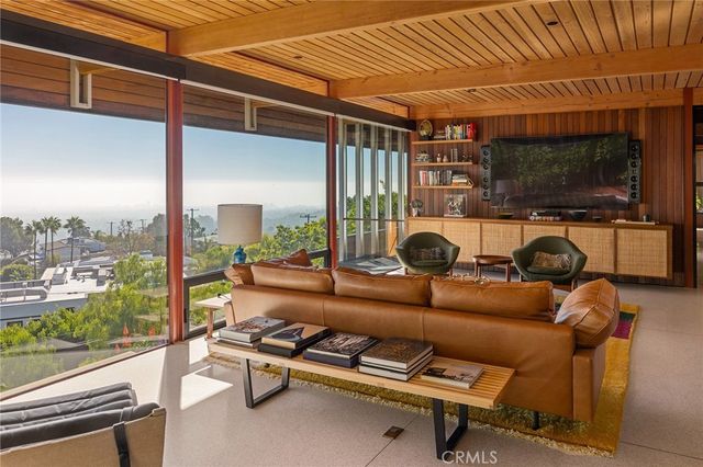 1515 N Tigertail, Los Angeles, CA 90049