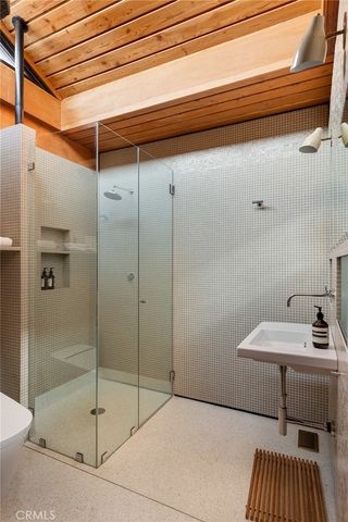 1515 N Tigertail, Los Angeles, CA 90049