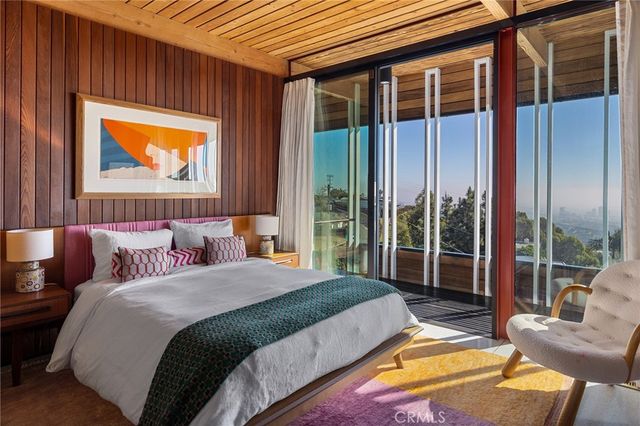 1515 N Tigertail, Los Angeles, CA 90049