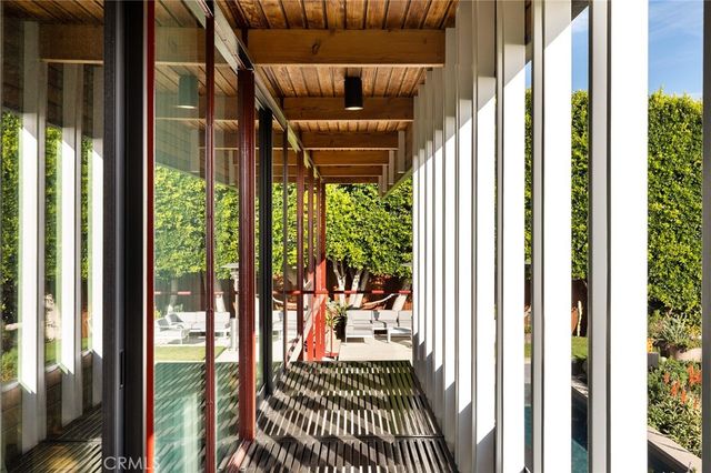 1515 N Tigertail, Los Angeles, CA 90049