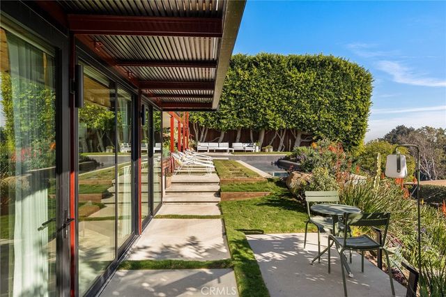 1515 N Tigertail, Los Angeles, CA 90049