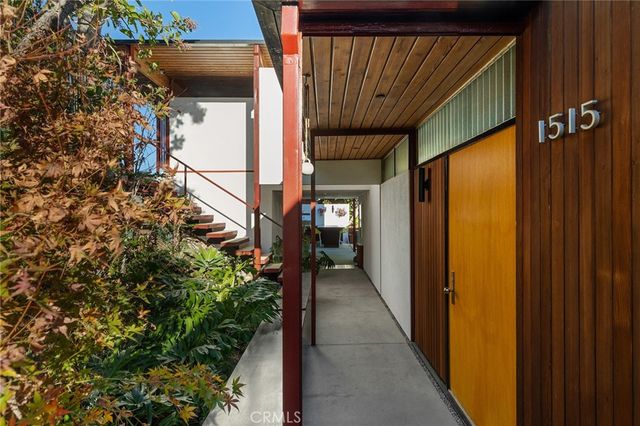 1515 N Tigertail, Los Angeles, CA 90049