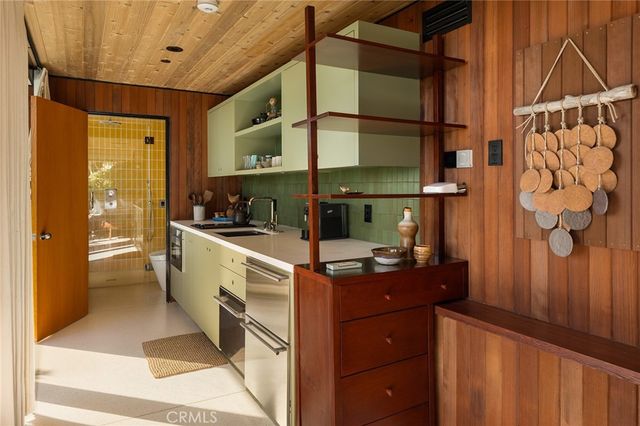 1515 N Tigertail, Los Angeles, CA 90049