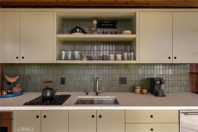 1515 N Tigertail, Los Angeles, CA 90049