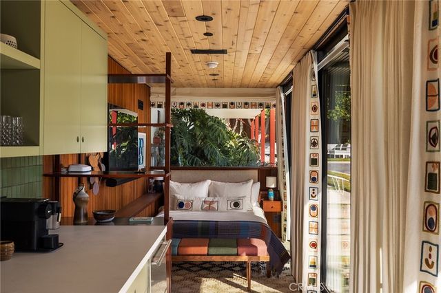 1515 N Tigertail, Los Angeles, CA 90049
