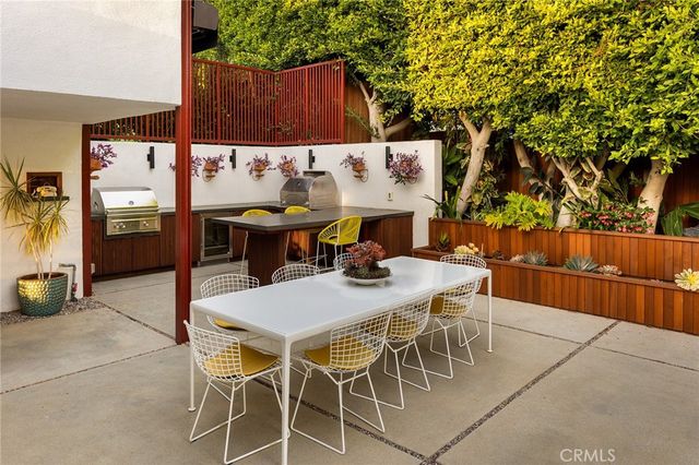 1515 N Tigertail, Los Angeles, CA 90049
