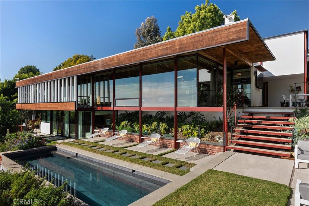 1515 N Tigertail, Los Angeles, CA 90049