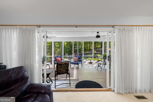 910 Chickasaw Drive, Westminster, SC 29693